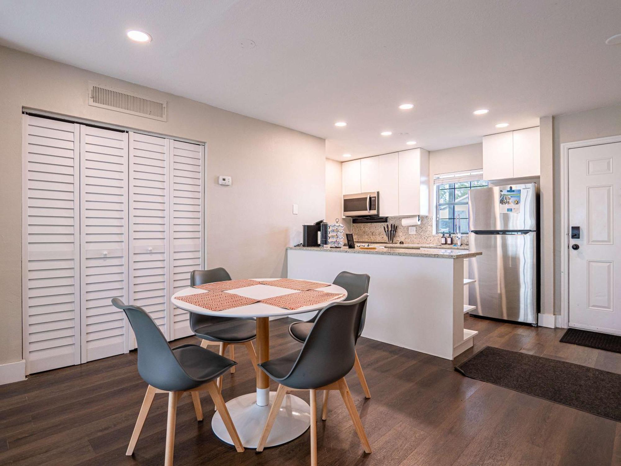 Boho Townhouse Near Usf Holiday home Tampa