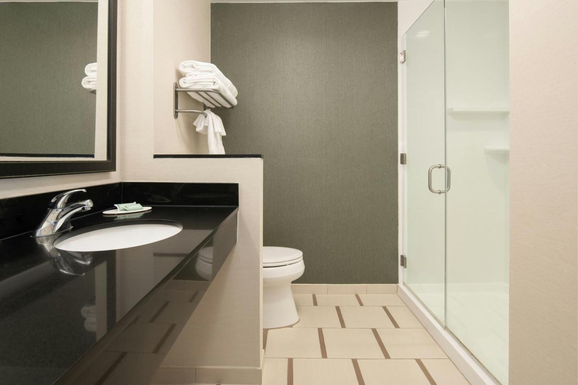 Fairfield & By Marriott Westshore/airport