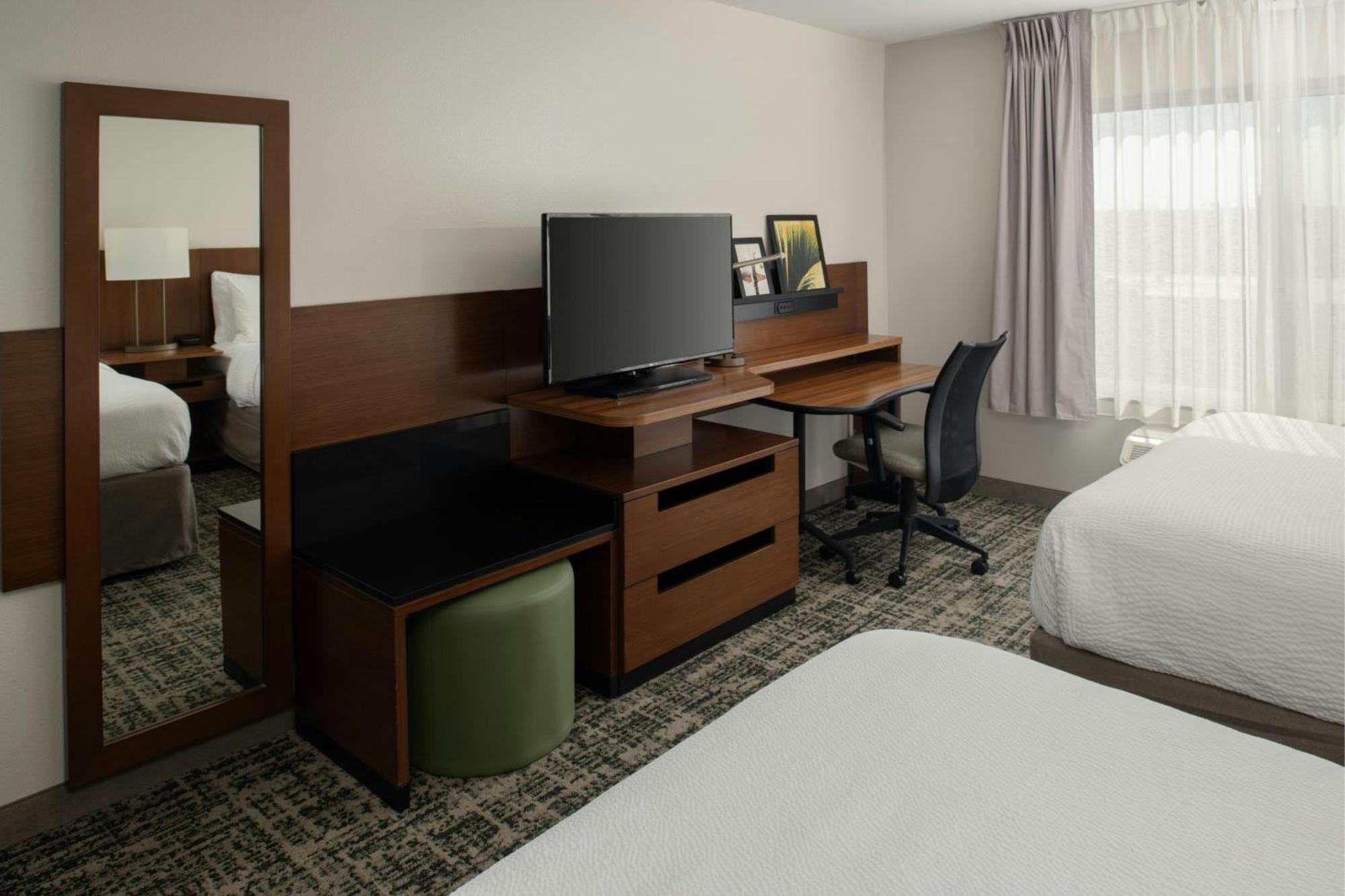 Hotel Fairfield & By Marriott Westshore/airport 3*