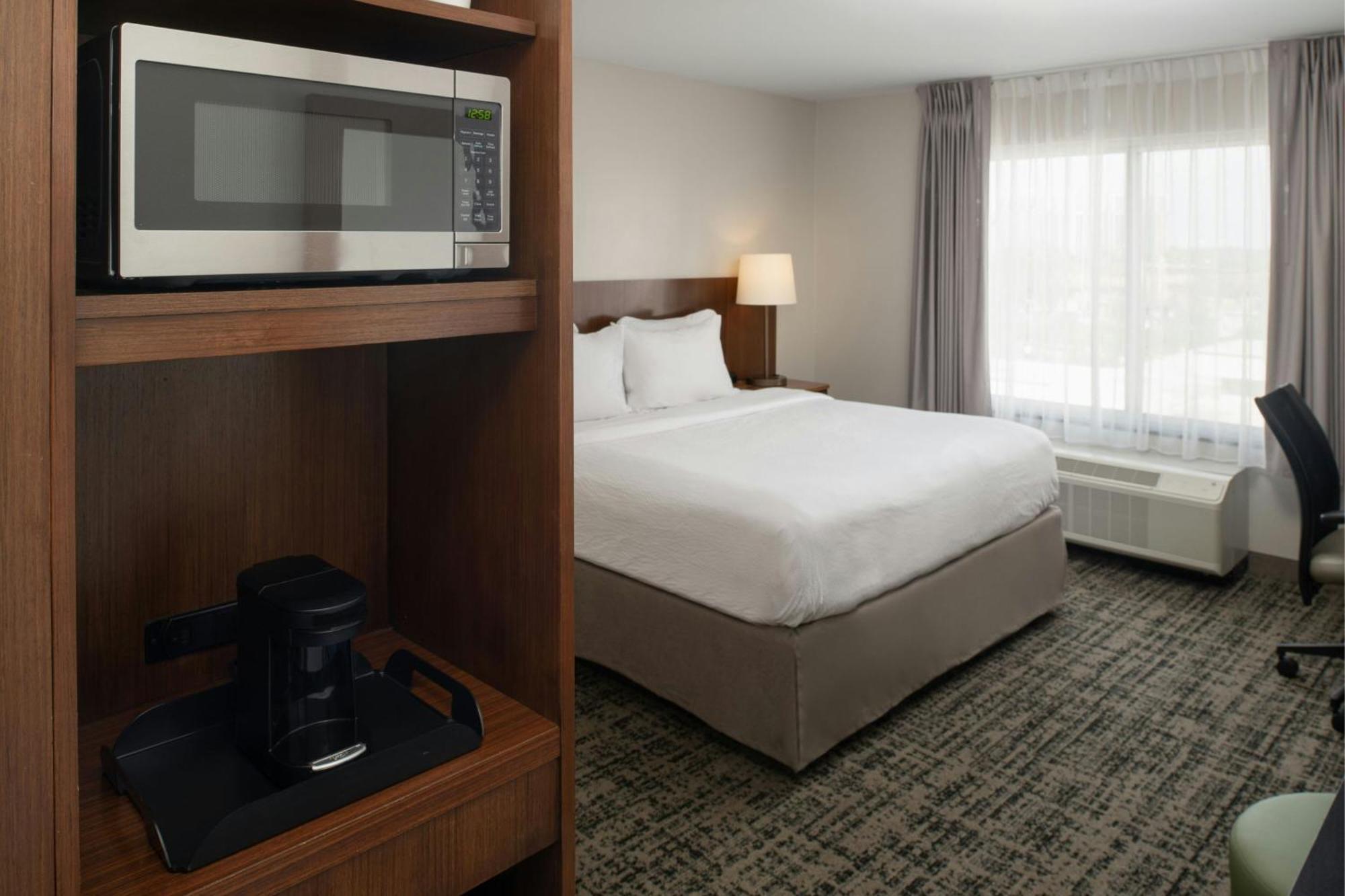 Fairfield & By Marriott Westshore/airport Hotel