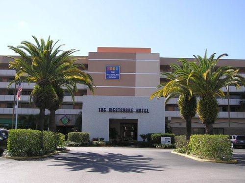 Ramada By Wyndham Westshore Airport South 3*