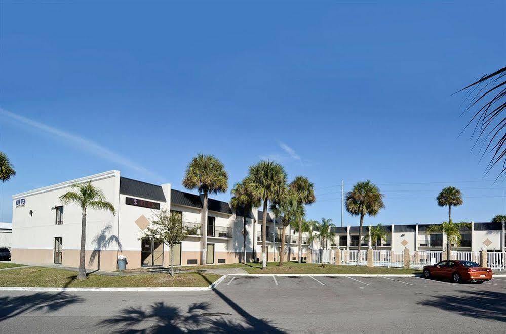 Days & By Wyndham - Ybor 2*