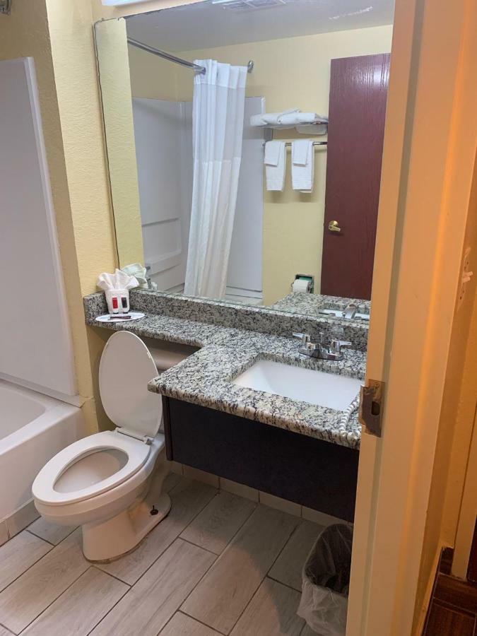 Hotel Days & By Wyndham Tampa/raymond Stadium Tampa