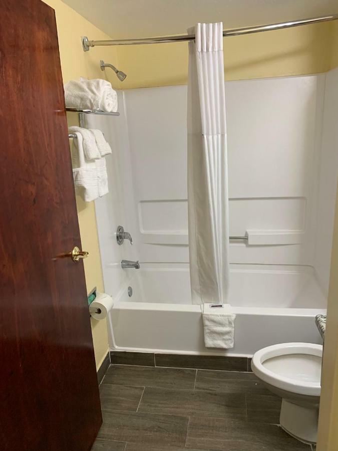 Hotel Days & By Wyndham Tampa/raymond Stadium Tampa