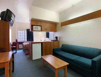 Days & By Wyndham Tampa/raymond Stadium Hotel 2*