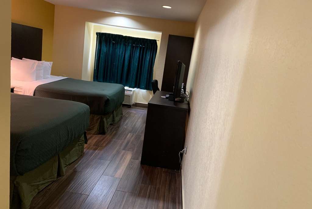 Days & By Wyndham Tampa/raymond Stadium Hotel